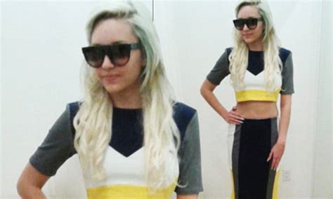 amanda bynes belly button|Amanda Bynes shares a snap displaying her pierced。